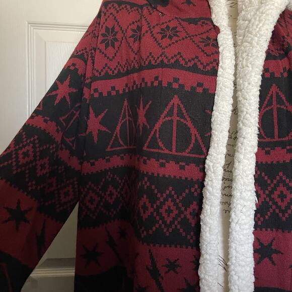 Harry Potter Deathly Hallows Fair Isle Sherpa Hooded Cardigan Size 2X Burgundy - Picture 4 of 7